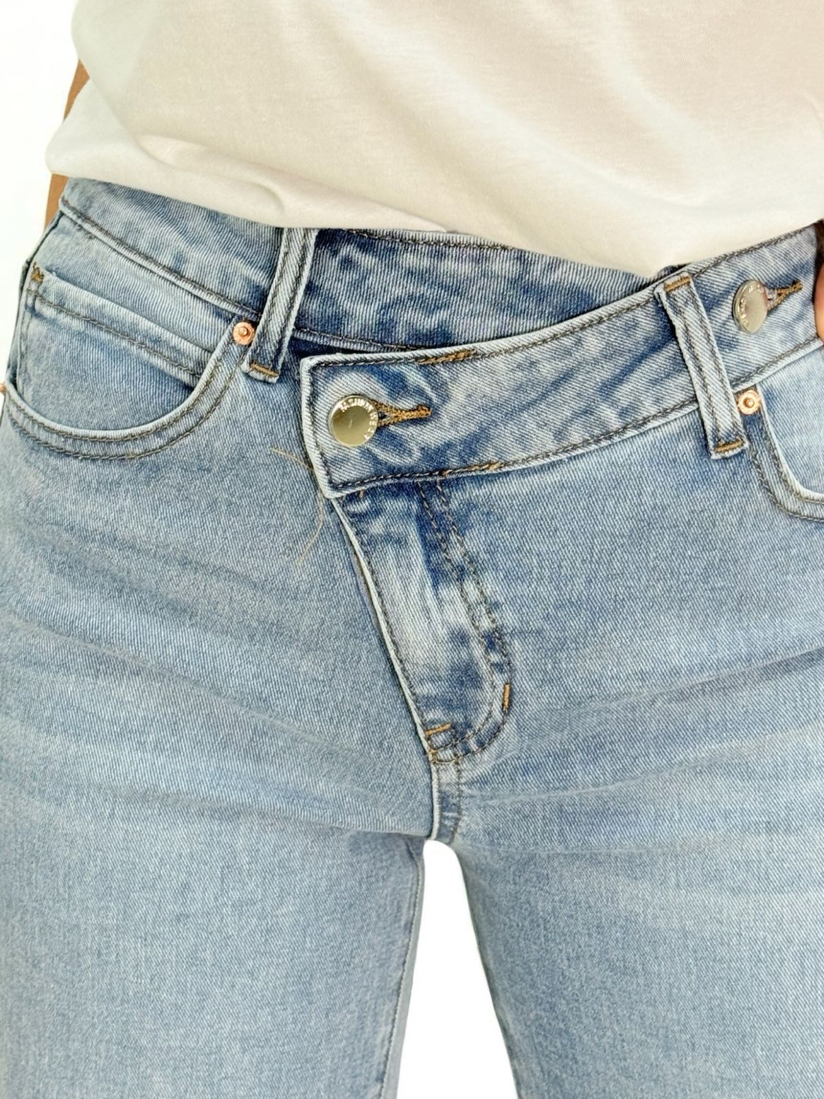 PANTALON DENIM BOTON 