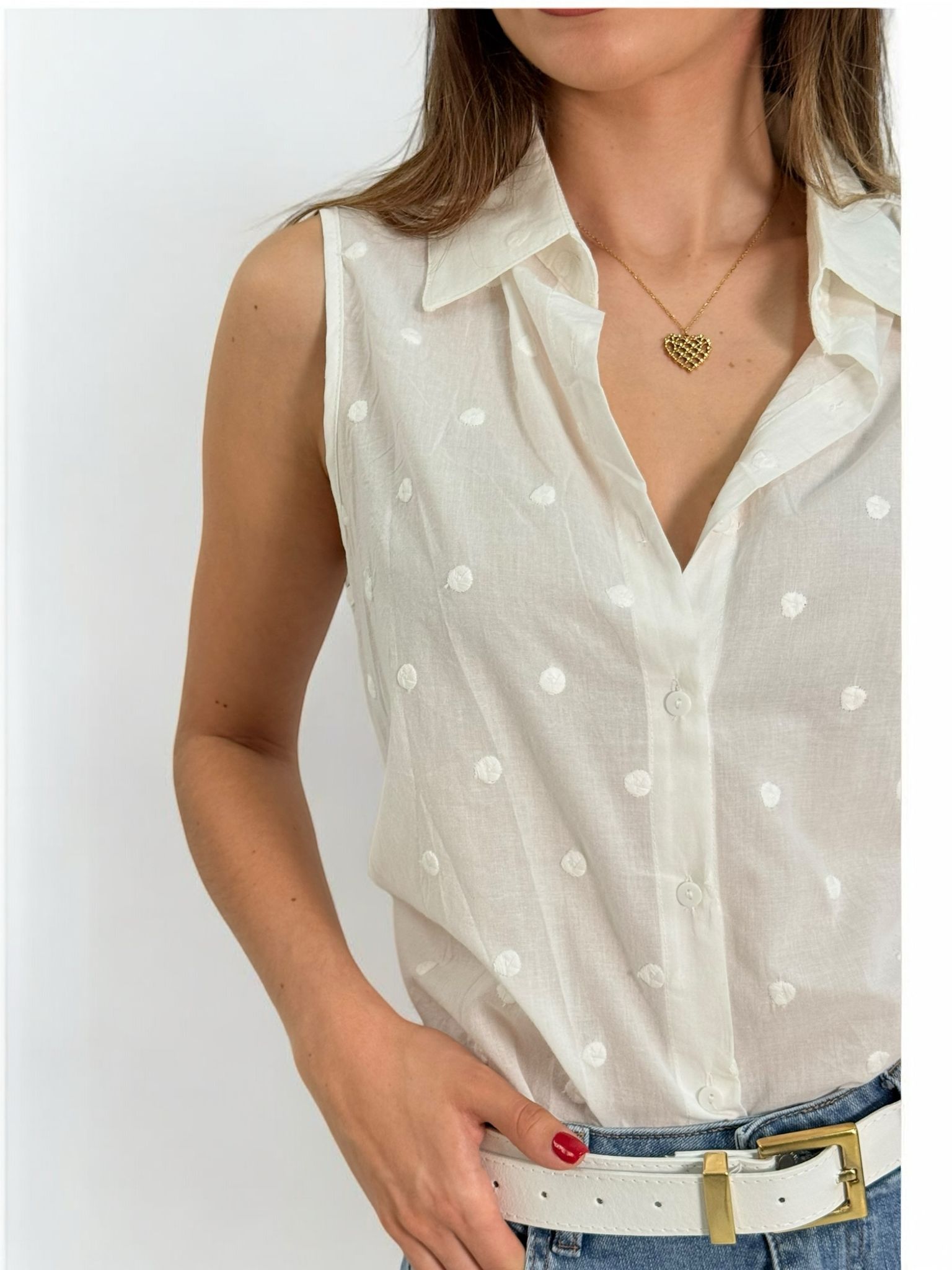 Camisa blanca topos detalle