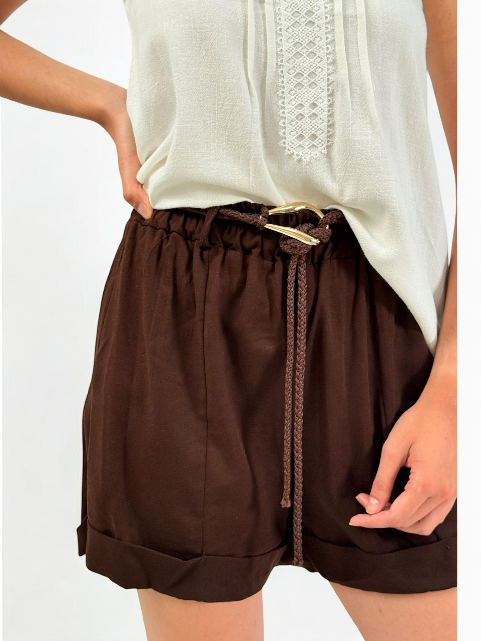 PANTALON CORTO MARRON  2