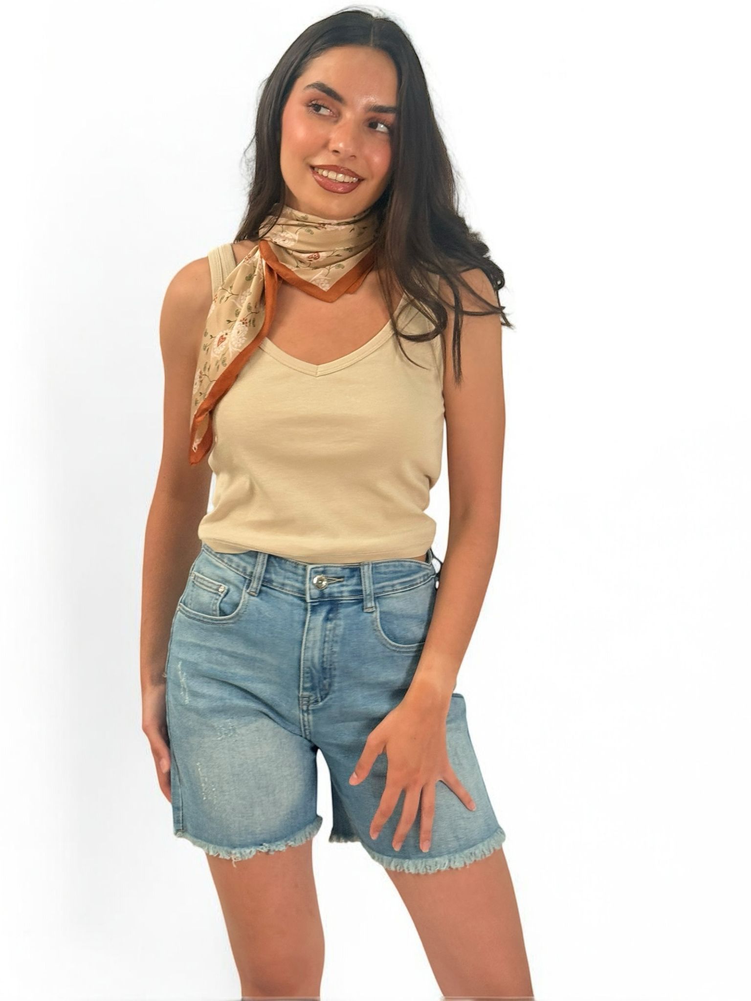 Frontal del pantalón denim pirata