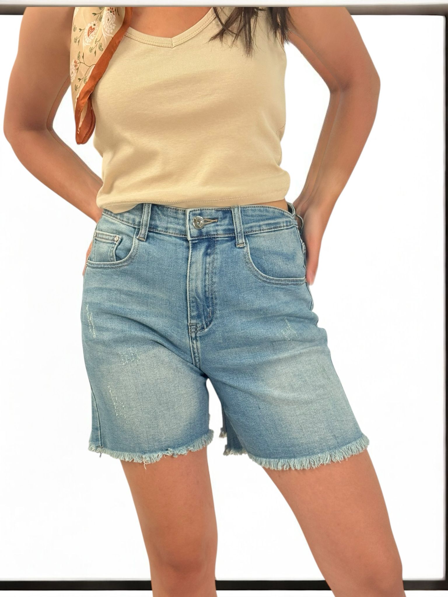 Espalda del pantalón denim pirata