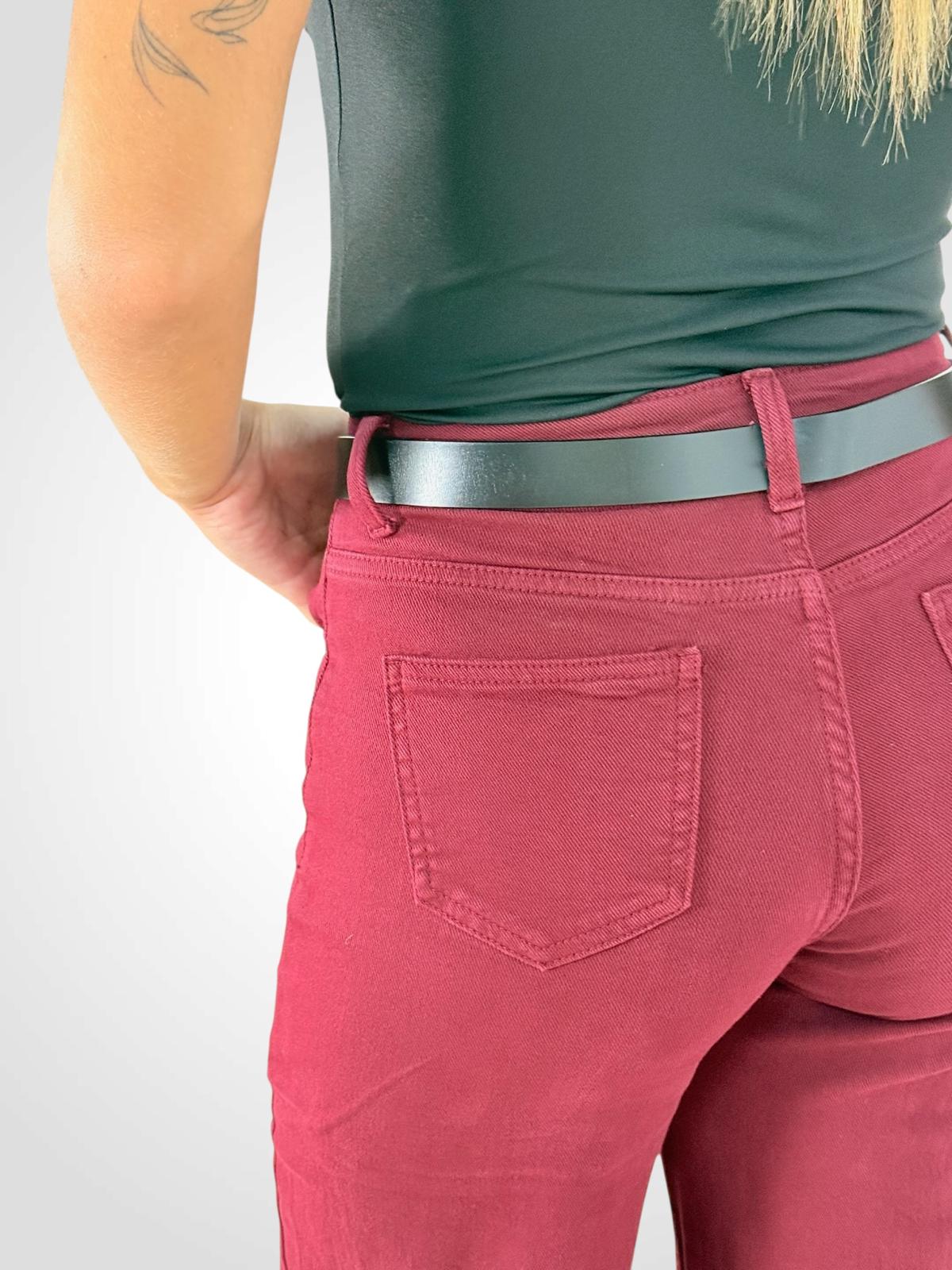 Pantalón Denim Burdeos detalle lateral