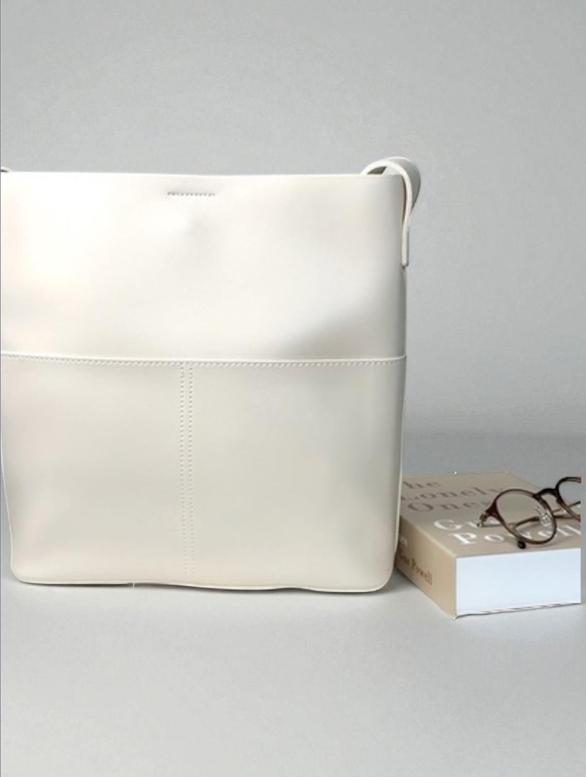 Bolso bandolera minimalista color negro