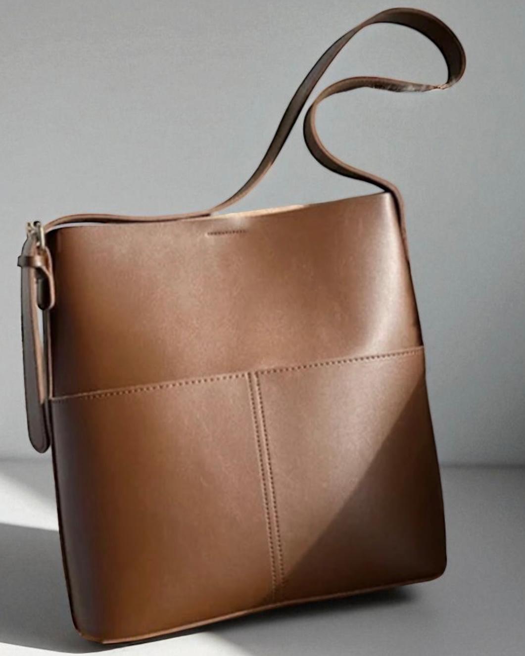 Bolso bandolera minimalista color beige