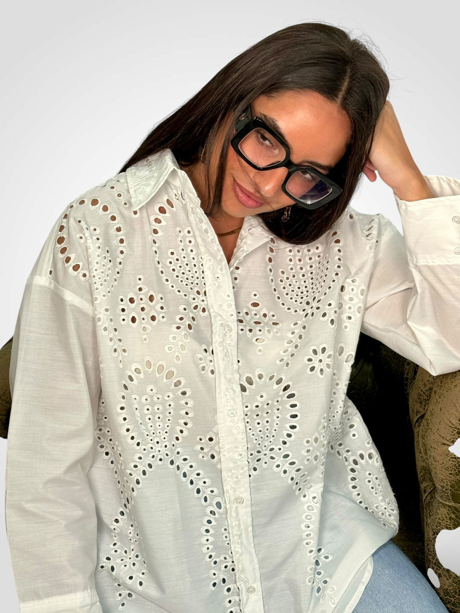 CAMISA OVERSIZE TROQUELADA