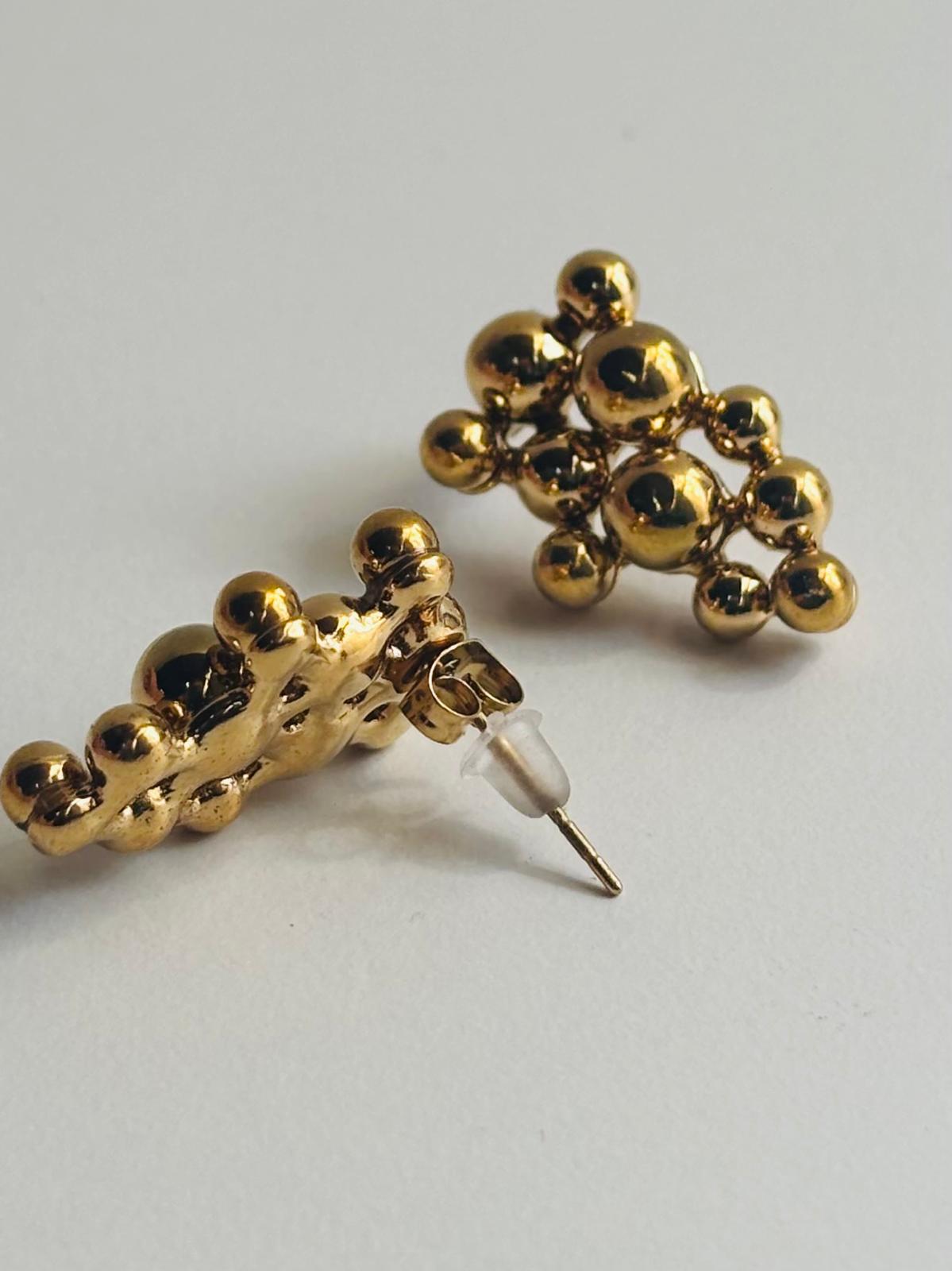 Pendientes Bola de acero dorado - detalle