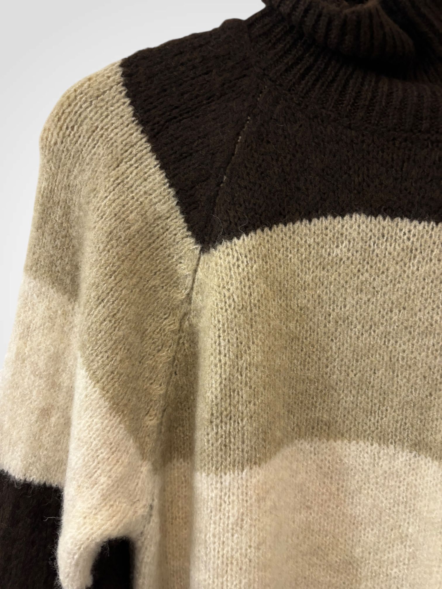 JERSEY CUELLO ALTO RAYAS 2