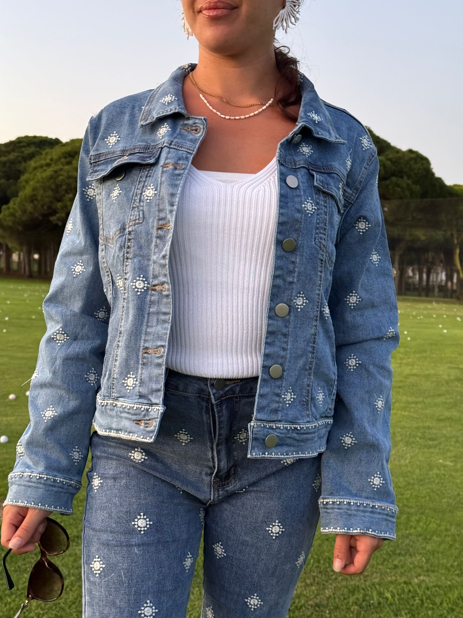 CHAQUETA DENIM BORDADA